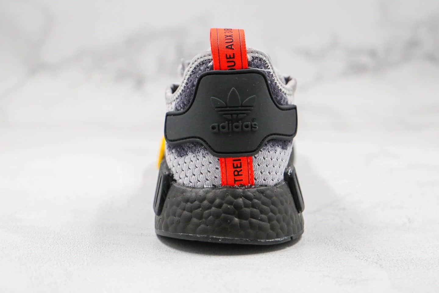 阿迪达斯Adidas NMD R1 Primeknit Triple Black纯原版本爆米花NMD跑鞋灰黑色原楦头纸板打造 货号:FV3986