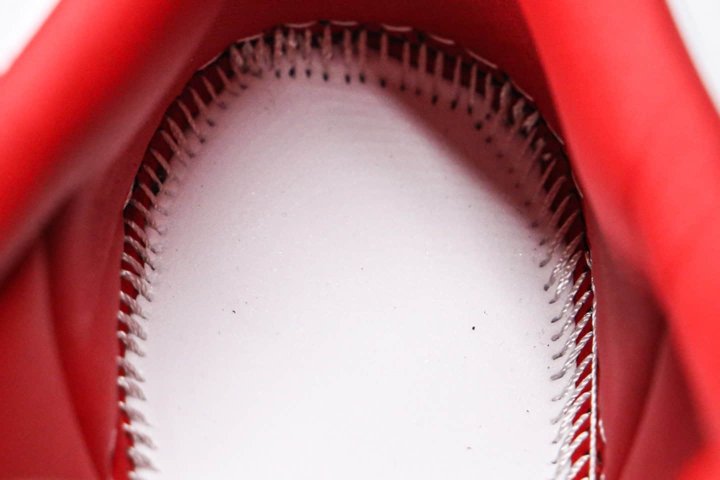 阿迪达斯Adidas Superstar纯原版本三叶草贝壳头板鞋刺绣卡通图案黑红色原盒原标 货号:FW6385