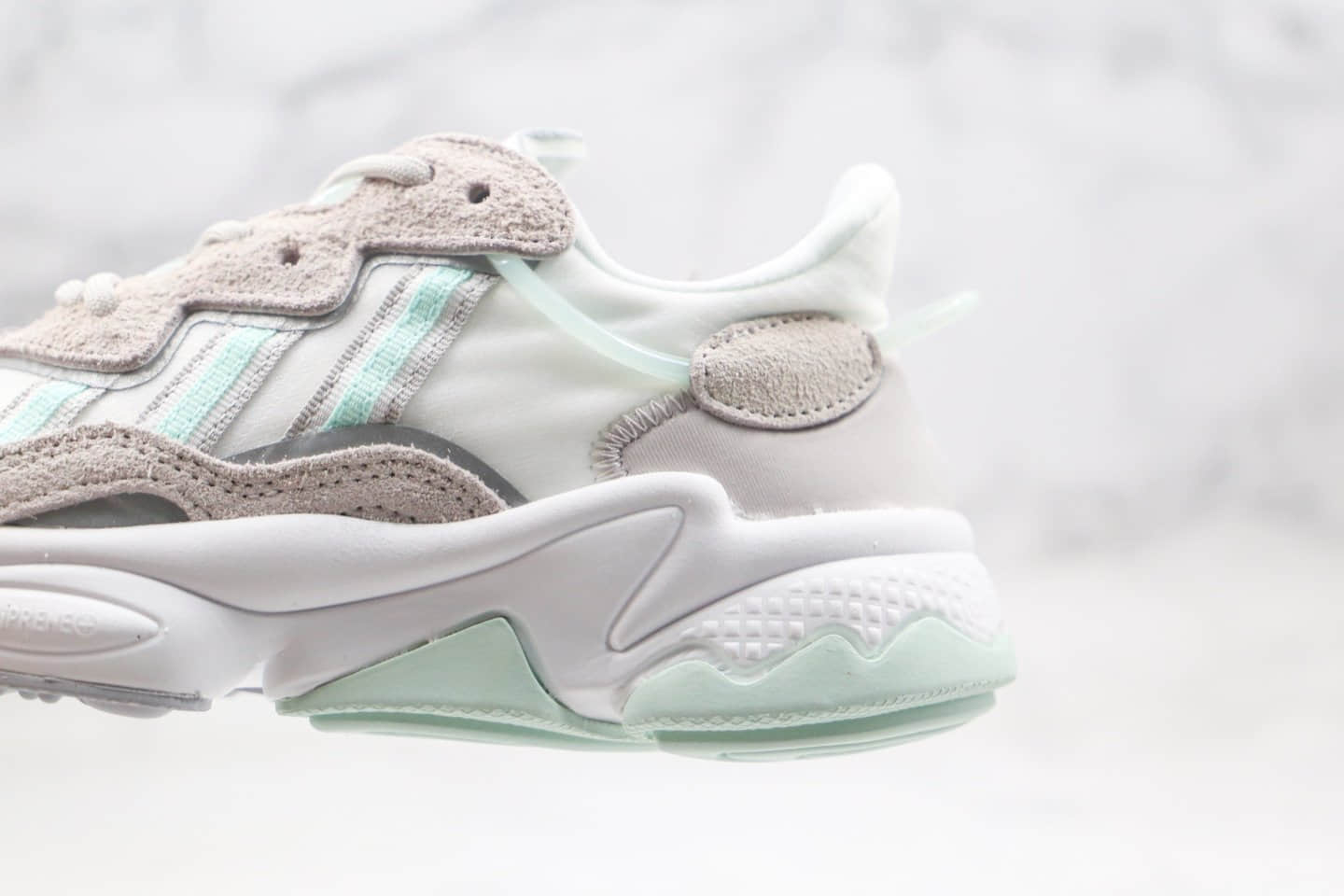 阿迪达斯Adidas OZWEEGO纯原版本三叶草水管老爹鞋薄荷白绿色原盒原标 货号:FX3821