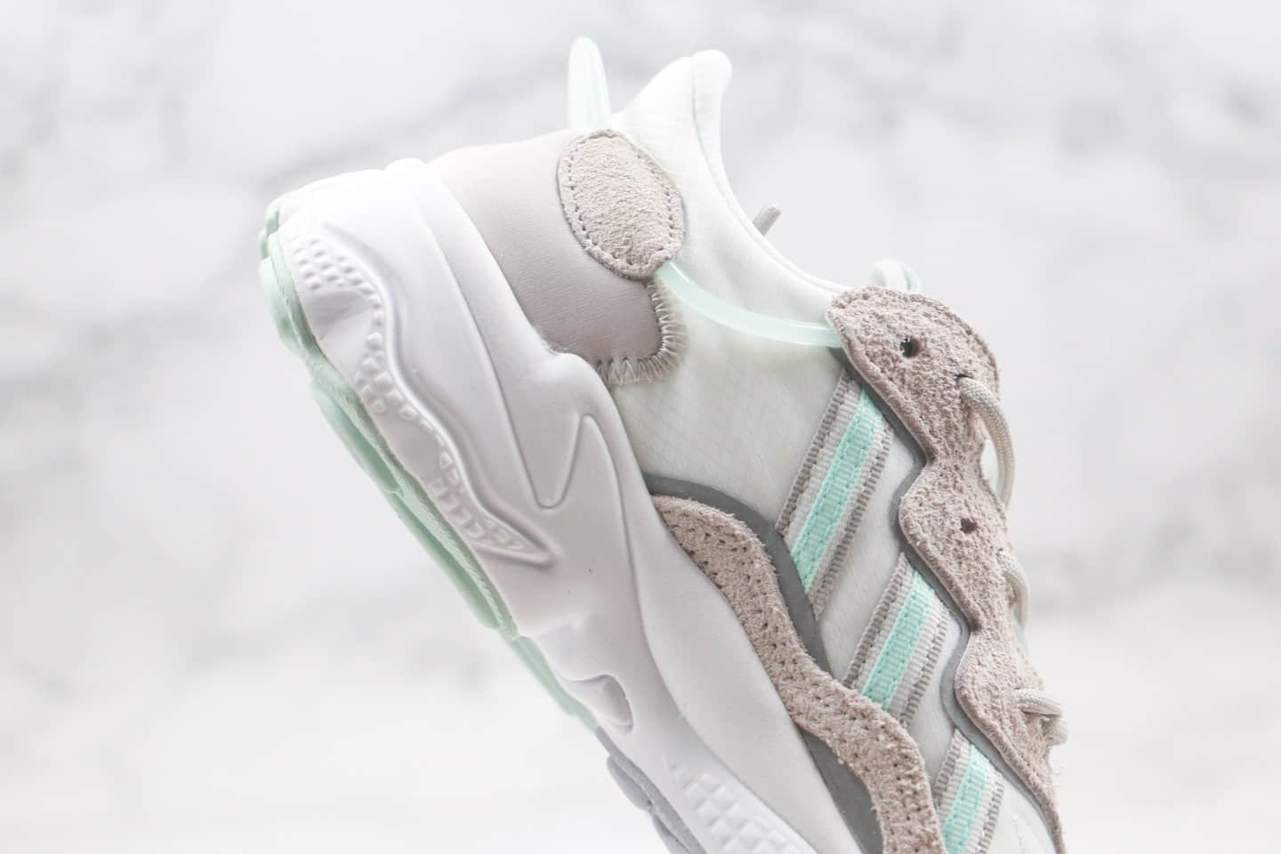 阿迪达斯Adidas OZWEEGO纯原版本三叶草水管老爹鞋薄荷白绿色原盒原标 货号:FX3821
