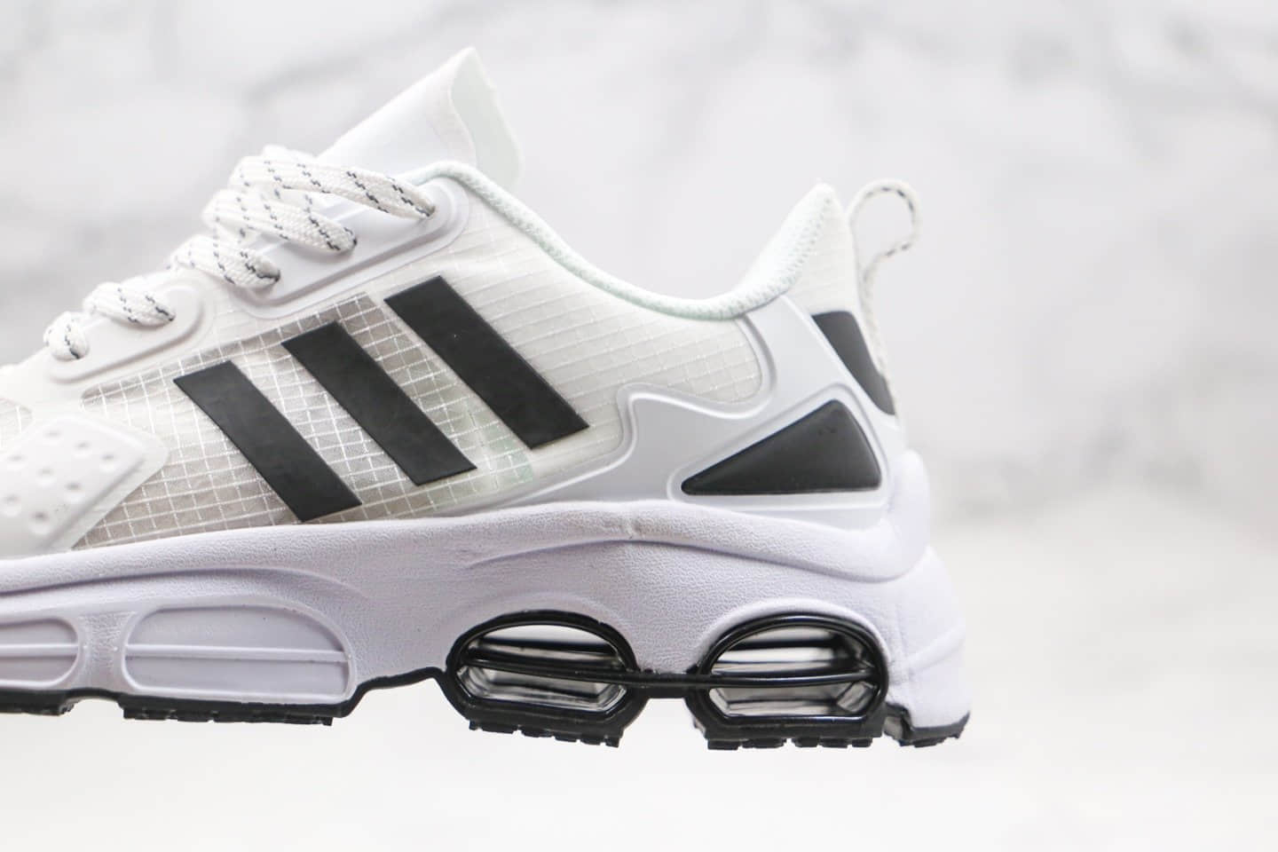 阿迪达斯adidas Quadcube公司级版本复古气垫跑鞋厚底运动鞋白黑色原数据开发 货号:FG7172