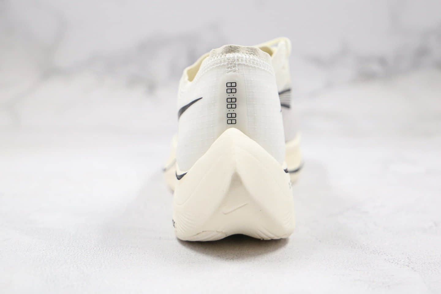 耐克Nike ZoomX Vaporfly Next%公司级版本马拉松跑鞋白色原厂武士黑盒 货号:CT9133-100