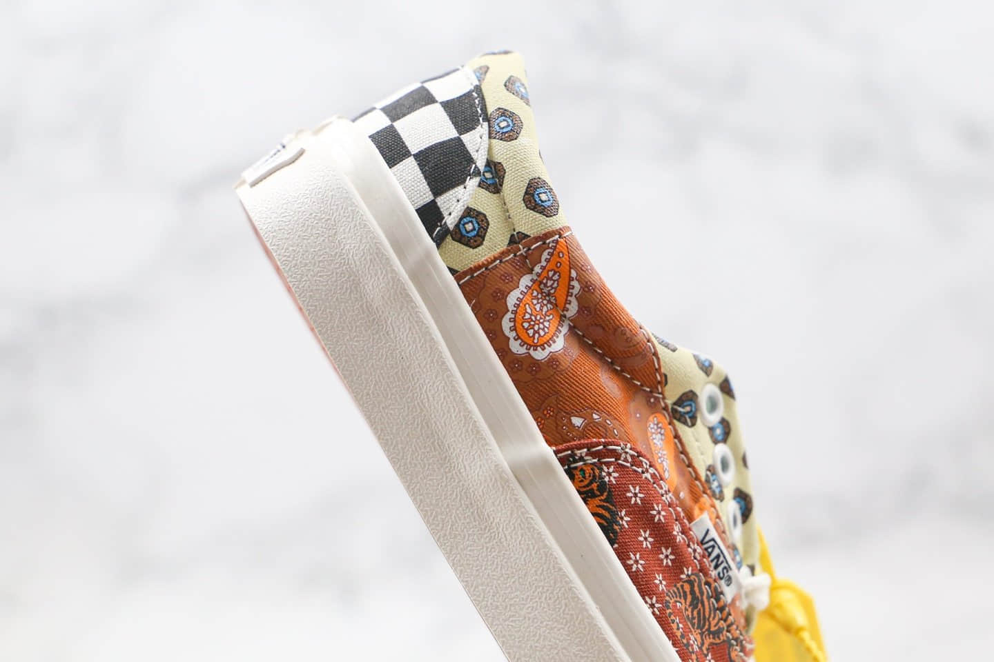万斯VANS Era公司级版本低帮硫化板鞋腰果花配色花卉图案拼接不对称系列原楦头纸板打造 货号:VN0A4U391IO