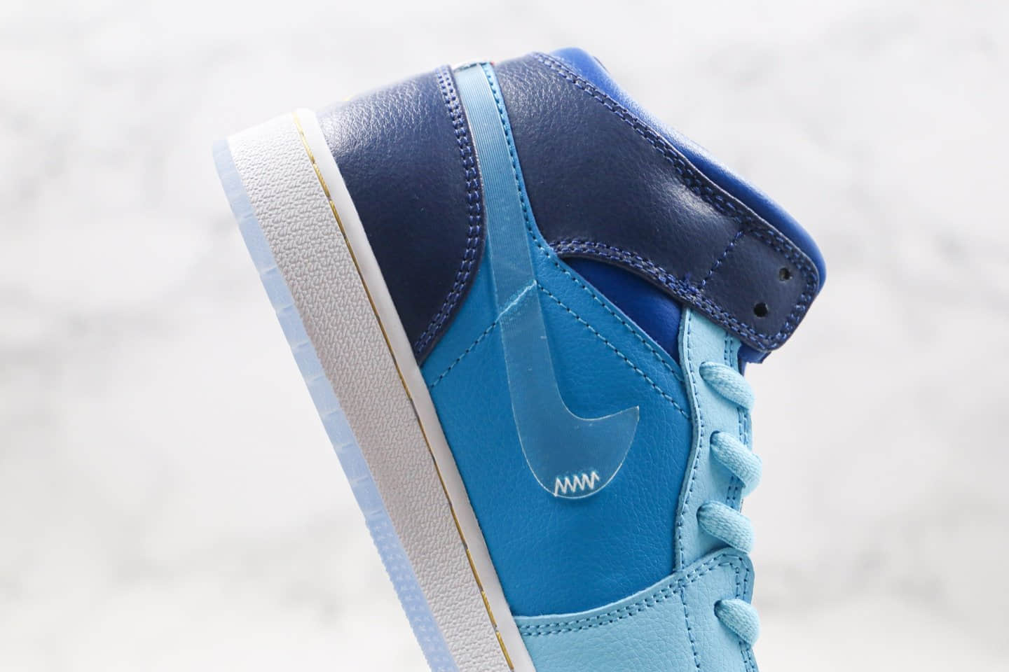 乔丹Air Jordan 1 Mid GS Fly纯原版本中帮AJ1冰蓝鸳鸯水晶底蓝色天堂配色篮球鞋原鞋开模一比一打造 货号：BV7446-400