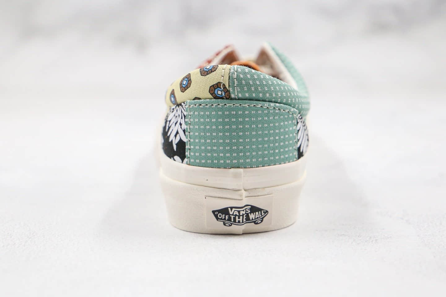 万斯VANS Era公司级版本低帮硫化板鞋腰果花配色花卉图案拼接不对称系列原楦头纸板打造 货号:VN0A4U391IO