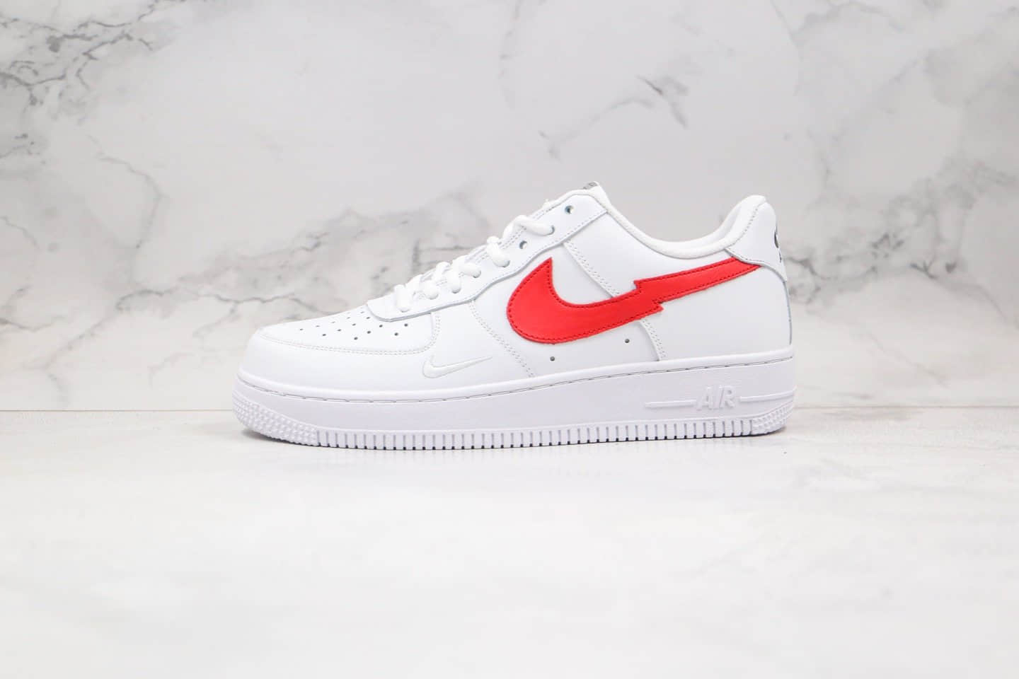 耐克Nike Air Force1 L ow Euro Tour纯原版本低帮空军一号白红色欧洲之旅闪电板鞋原盒原标 货号：CW7577-100