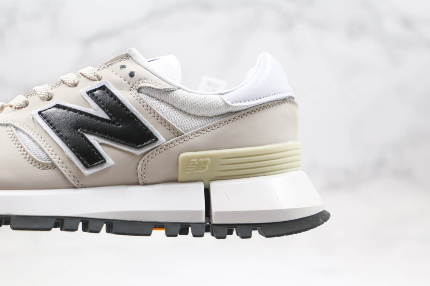 新百伦New Balance纯原版本复古老爹鞋NB1300米白黑色原盒原标区别市面通货版本 货号:WS1300WJ