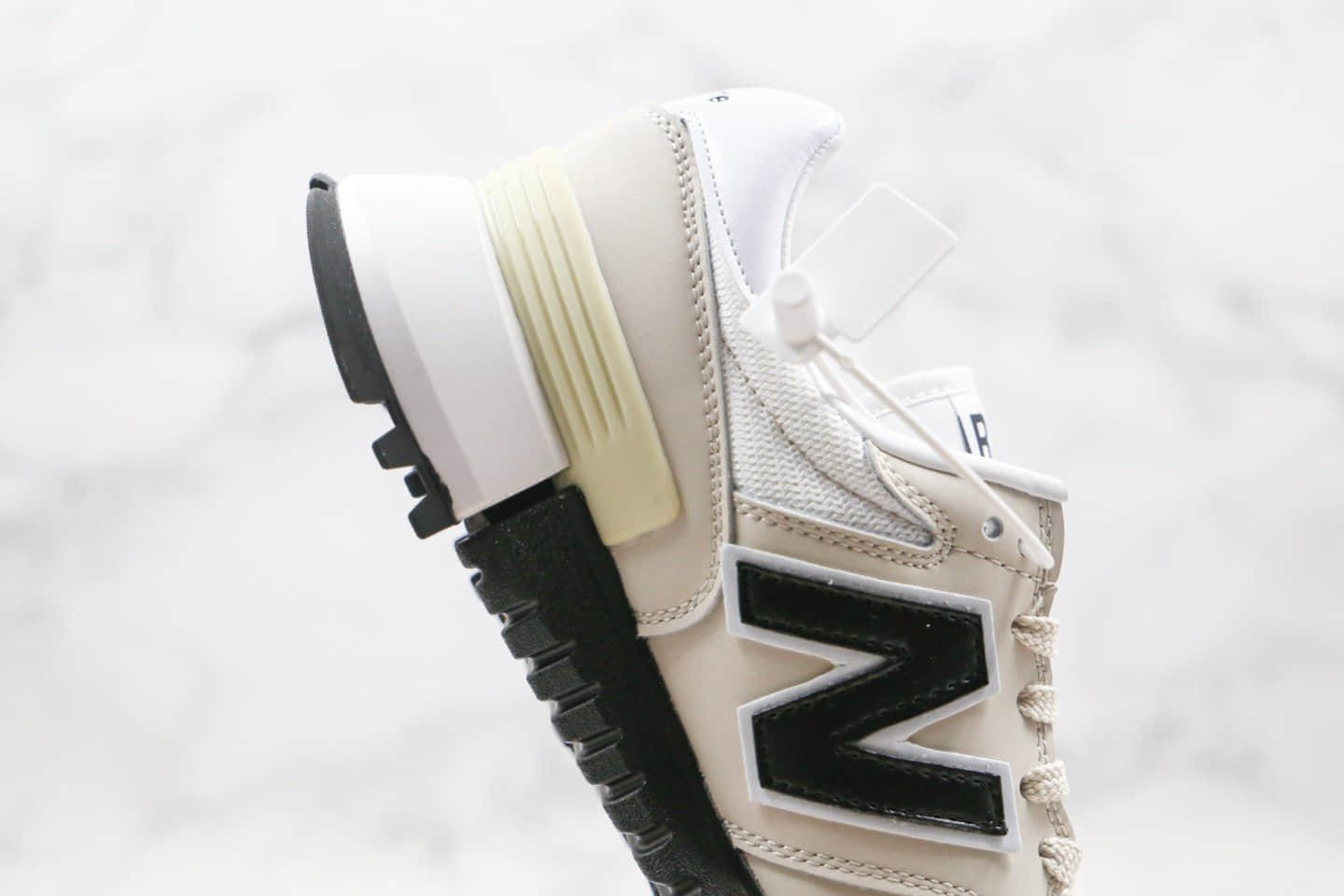 新百伦New Balance纯原版本复古老爹鞋NB1300米白黑色原盒原标区别市面通货版本 货号:WS1300WJ