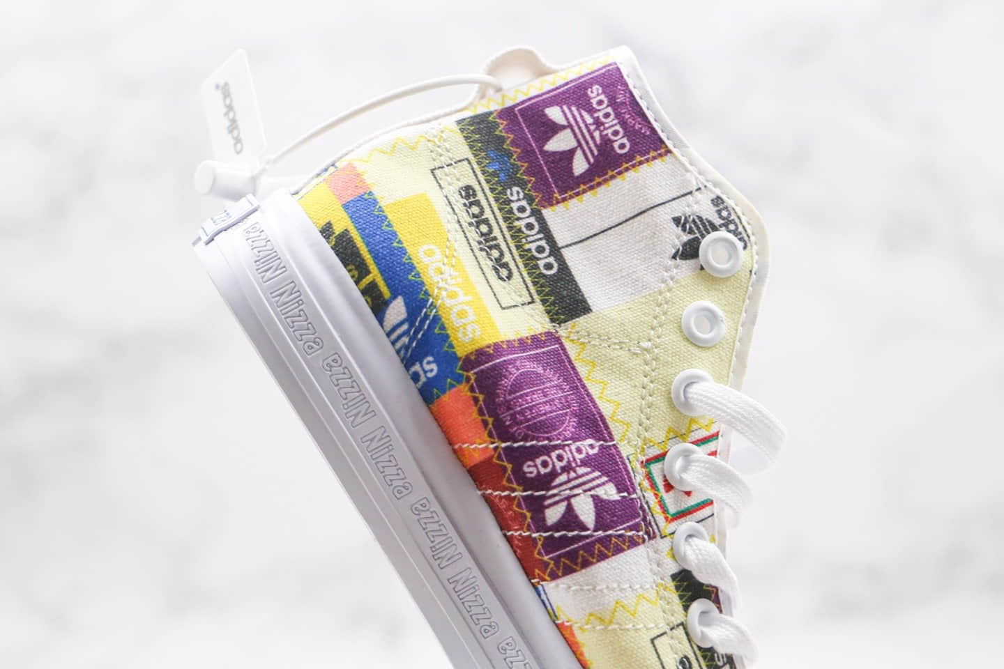 阿迪达斯adidas Nizza Hi Rf公司级版本校园高帮帆布鞋亮白色原材打造 货号:FX4028