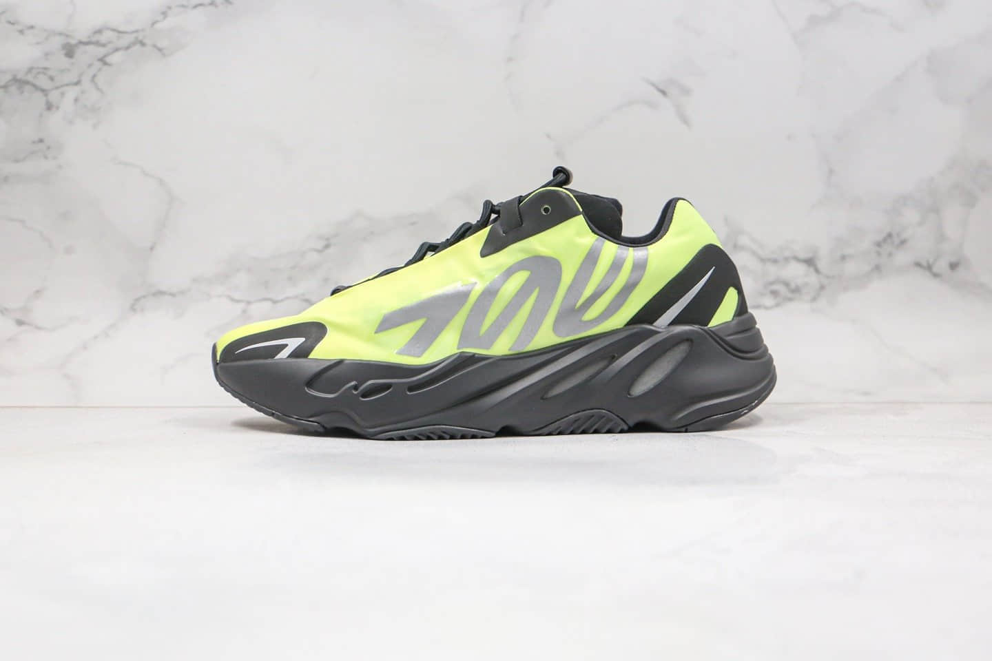 阿迪达斯adidas Yeezy Boost 700 MNVN Phosphor纯原版本椰子700V3荧光绿原楦开发巴斯夫原底 货号:FY3727