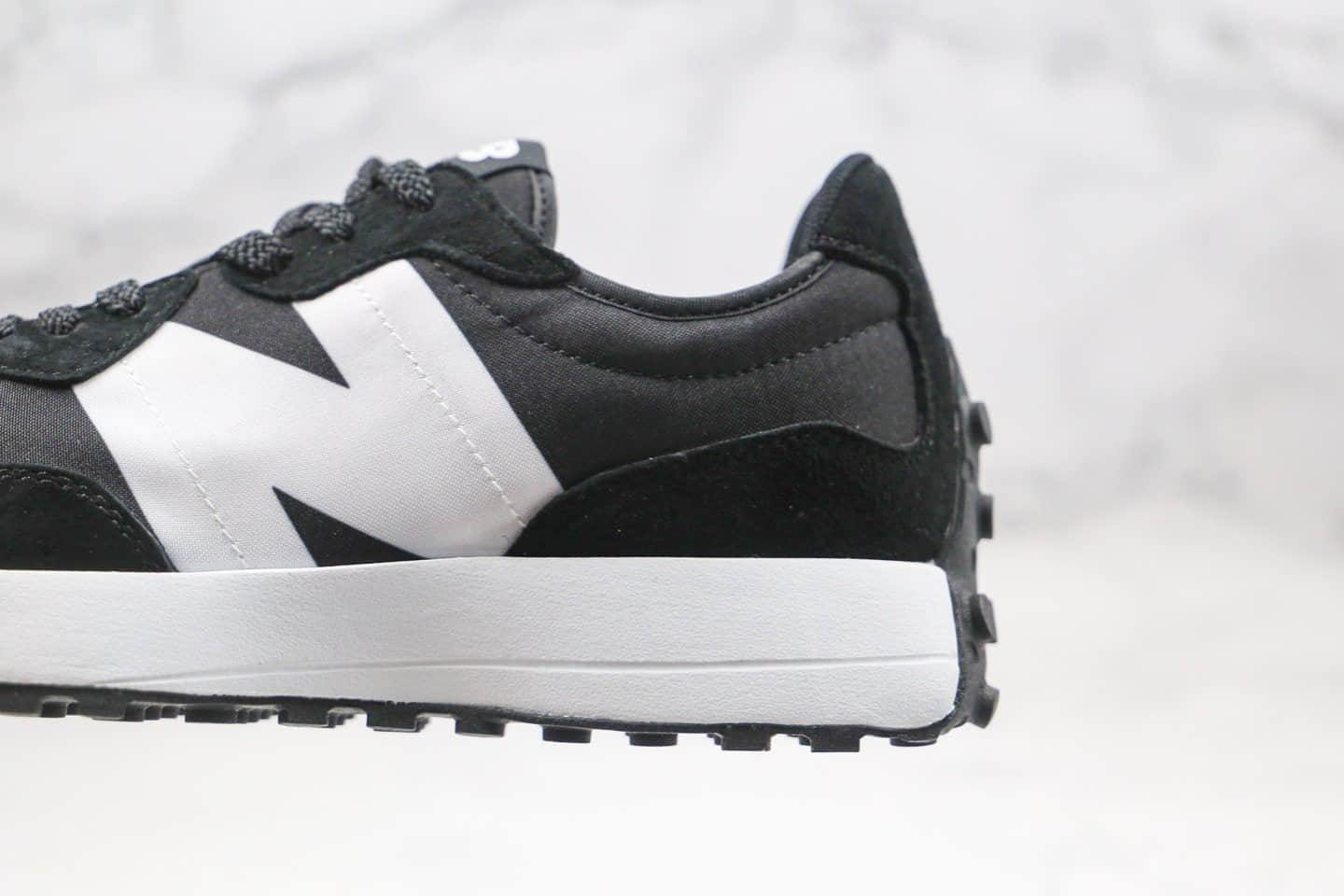新百伦New Balance 327纯原版本NB327复古慢跑鞋黑白色原鞋打版 货号:MS327GYR