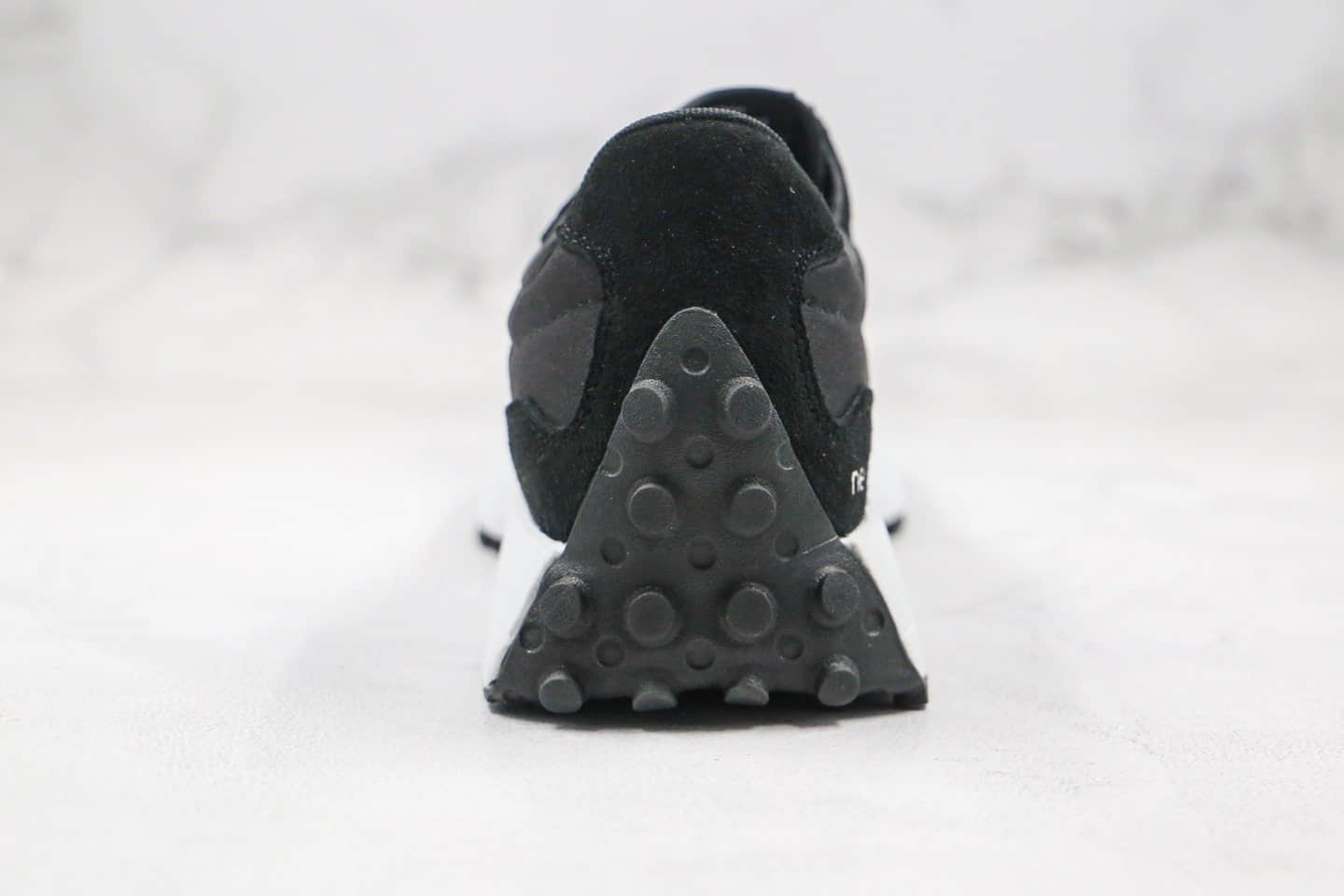 新百伦New Balance 327纯原版本NB327复古慢跑鞋黑白色原鞋打版 货号:MS327GYR