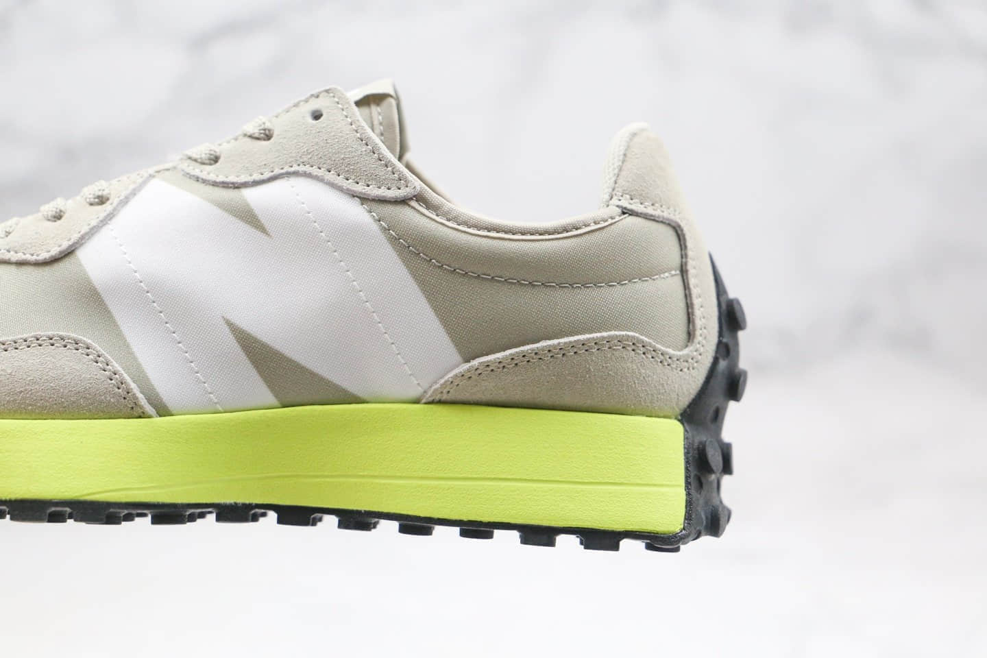 新百伦New Balance 327纯原版本复古慢跑鞋卡其绿色区别市面通货 货号:WS327LBA