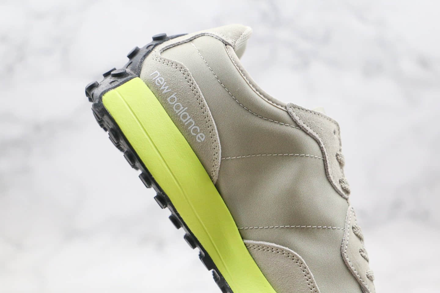 新百伦New Balance 327纯原版本复古慢跑鞋卡其绿色区别市面通货 货号:WS327LBA