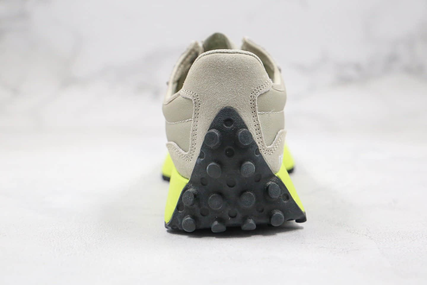 新百伦New Balance 327纯原版本复古慢跑鞋卡其绿色区别市面通货 货号:WS327LBA