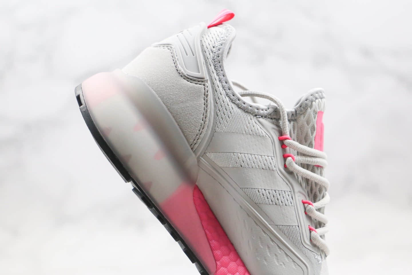 阿迪达斯Adidas Originals ZX 2K Boost纯原版本易烊千玺同款ZX 2K爆米花跑鞋灰粉色区别市面通货版本 货号:FV8099