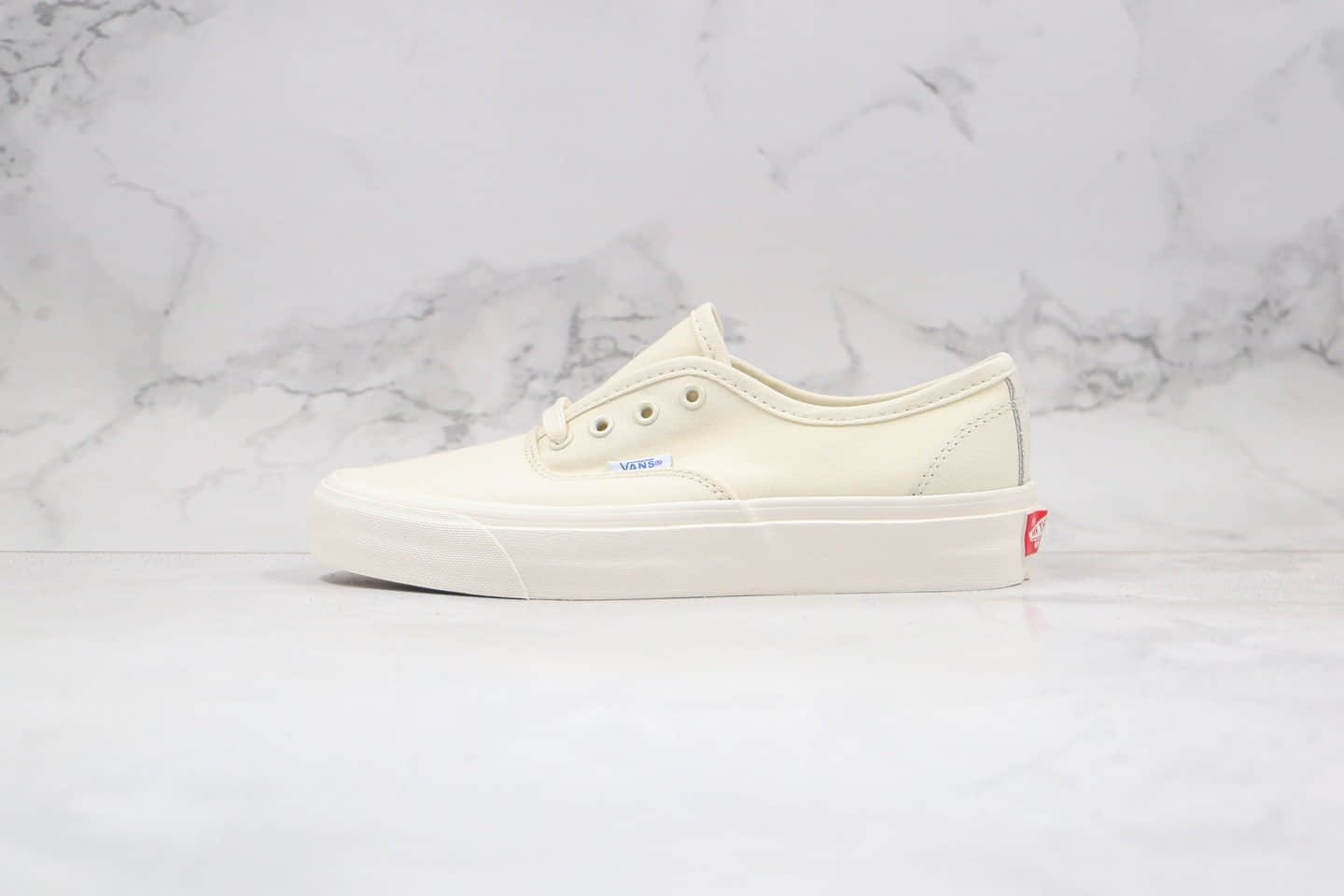 万斯Vault OG Authentic LX公司级版本低帮安纳海姆AUT米白色硫化板鞋原厂硫化内置钢印 货号:KM16