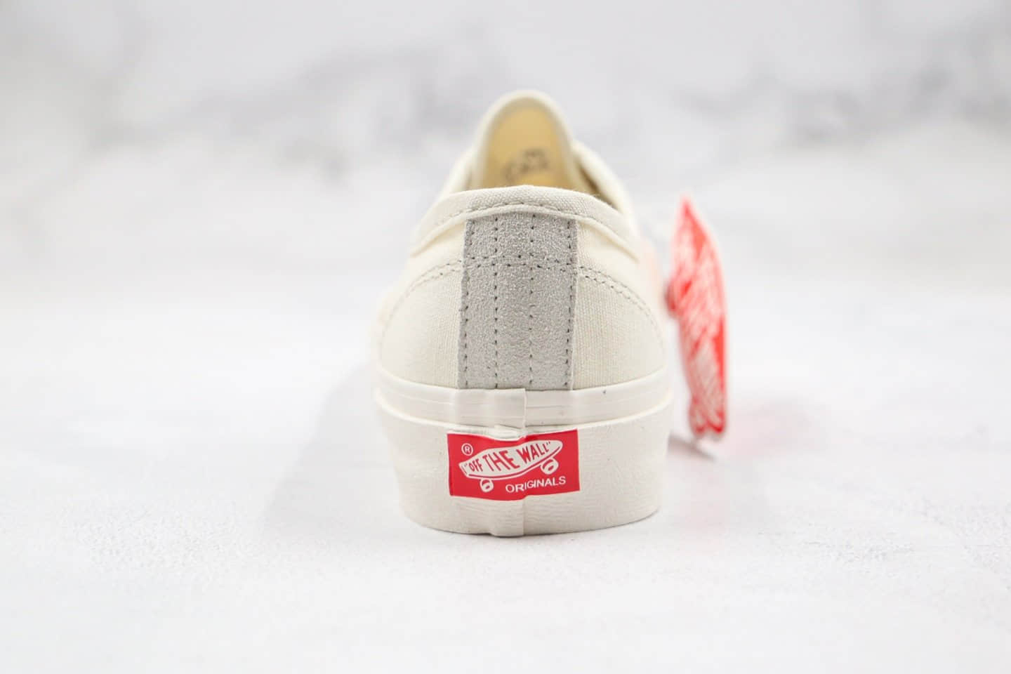 万斯Vault OG Authentic LX公司级版本低帮安纳海姆AUT米白色硫化板鞋原厂硫化内置钢印 货号:KM16