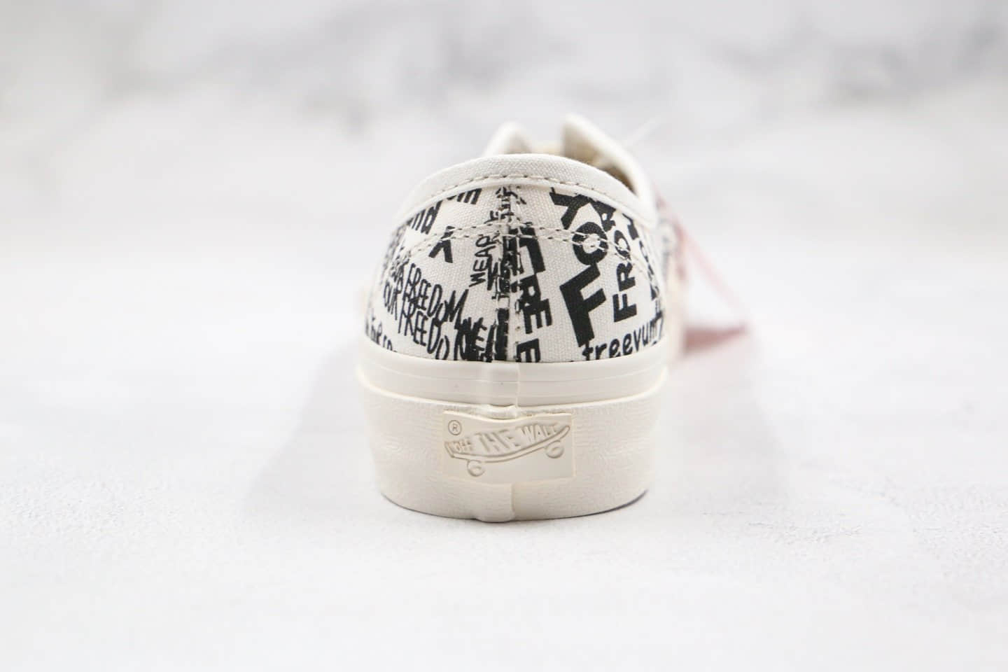 万斯VANS VAULT x COMME des GARCONS Authentic LX CDG川久保玲联名款公司级版本字母涂鸦印花白黑色限量版原盒原标 型号:SYV57