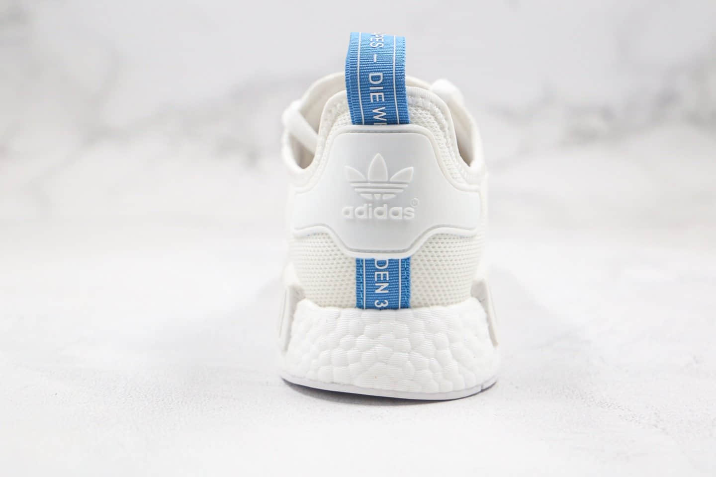 阿迪达斯Adidas NMD R-1纯原版本爆米花跑鞋NMD街头风格白蓝色原厂巴斯夫缓震大底 货号:D96689