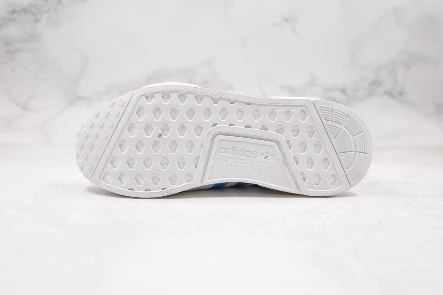 阿迪达斯Adidas NMD R-1纯原版本爆米花跑鞋NMD街头风格白蓝色原厂巴斯夫缓震大底 货号:D96689