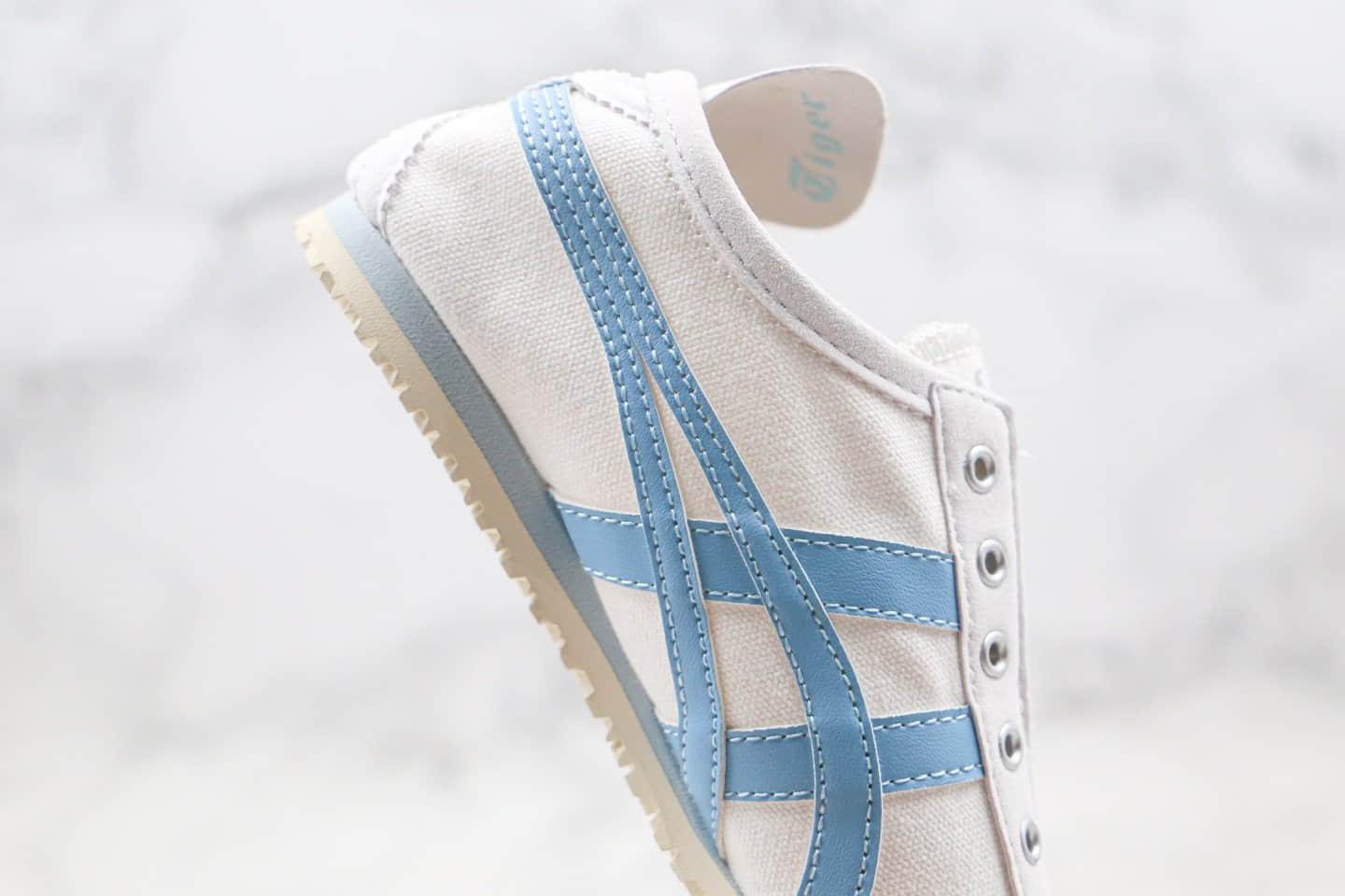 亚瑟士Asics Onitsuka tiger纯原版本鬼冢虎无鞋带帆布鞋一脚蹬白蓝色原厂四联吊牌 货号:1182A087-101