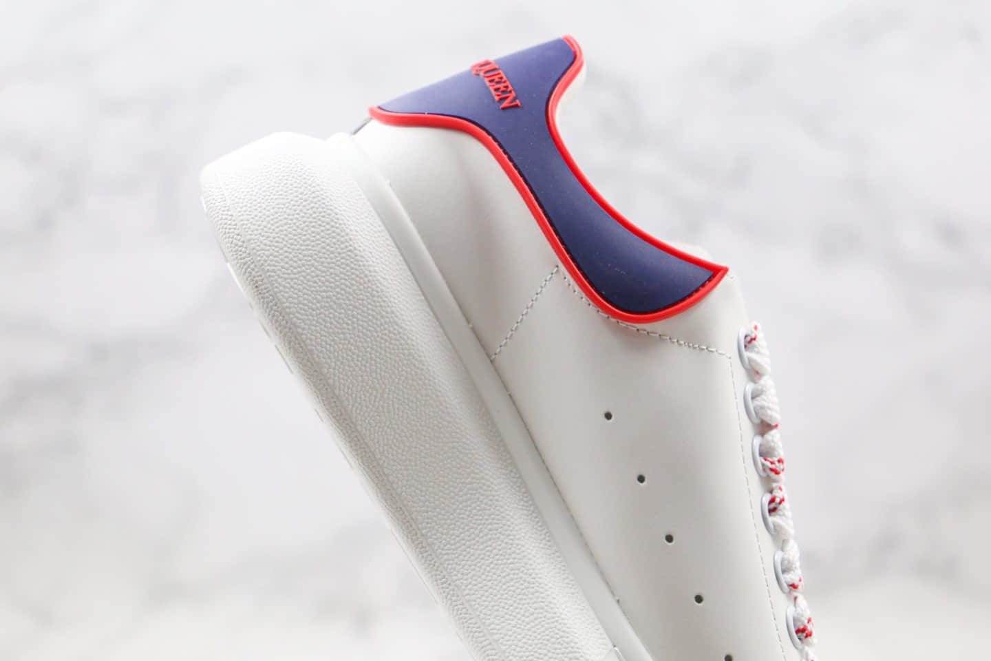 麦昆Alexander McQueen纯原版本厚底小白鞋蓝尾红边胶片松糕鞋档案数据开发原盒配件齐全