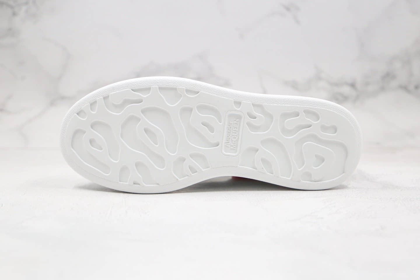 麦昆Alexander McQueen纯原版本厚底小白鞋蓝尾红边胶片松糕鞋档案数据开发原盒配件齐全