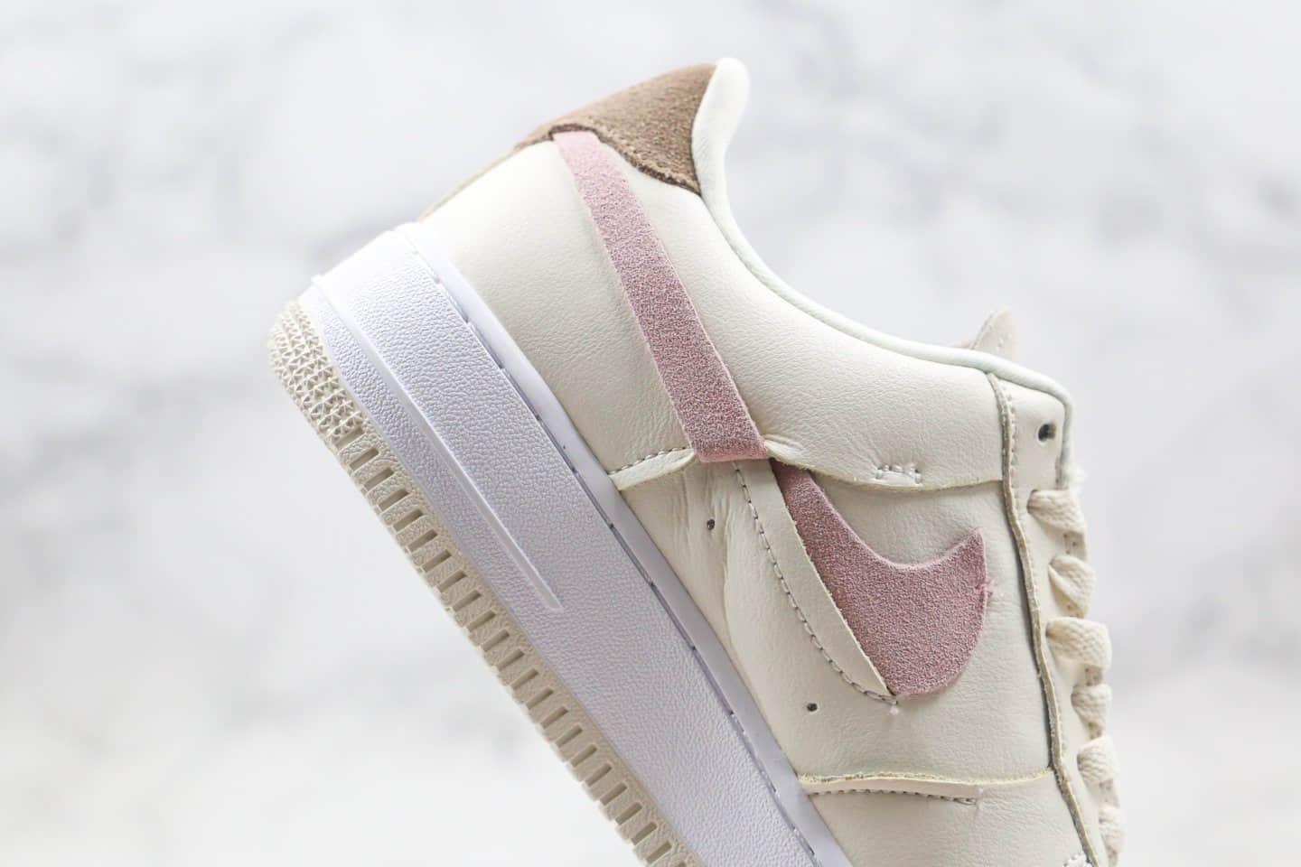 耐克Nike Air Force 1 Vandalized纯原版本低帮空军一号鸳鸯断勾米白棕粉色板鞋内置气垫 货号:DC1425-100