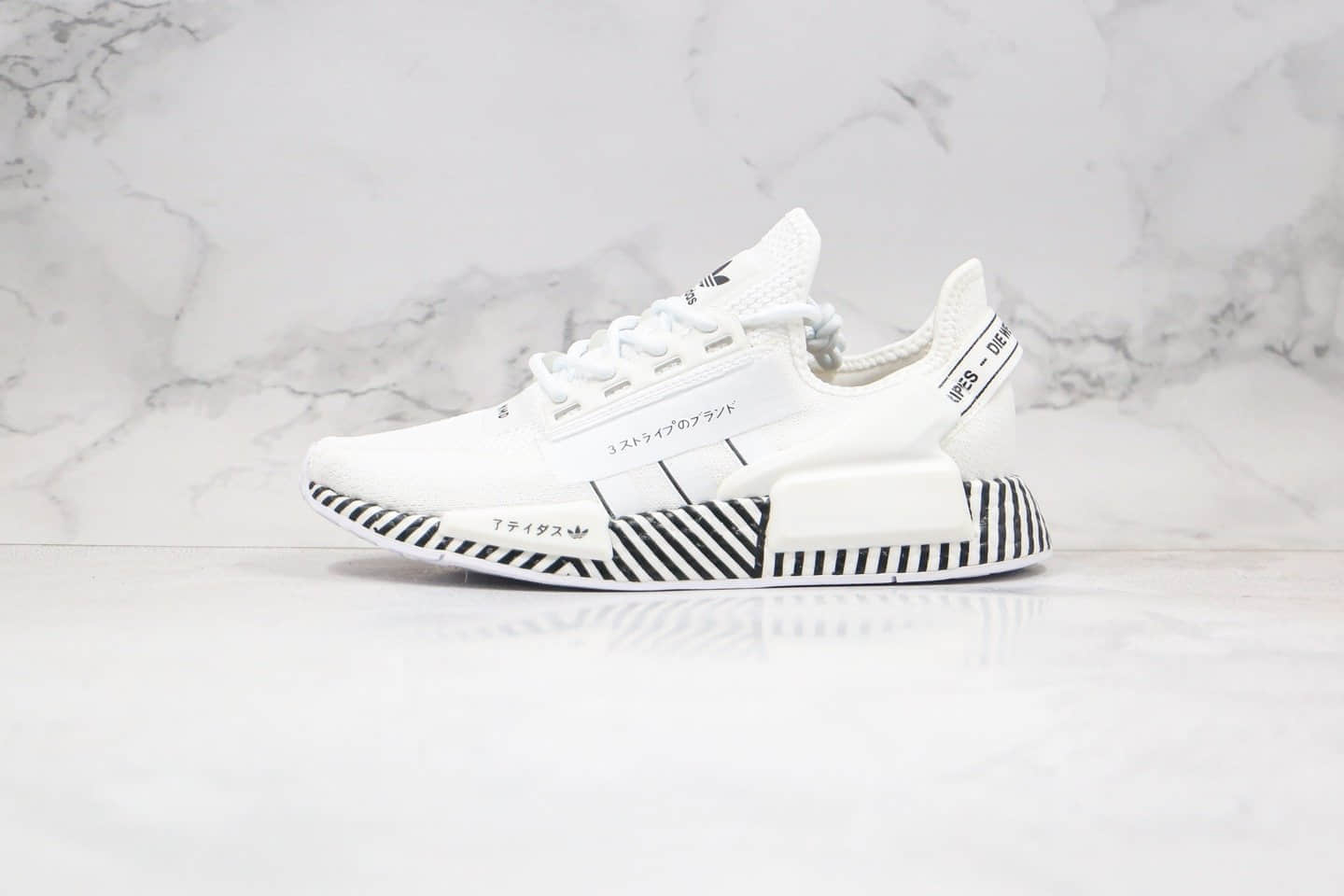 阿迪达斯adidas NMD R1 V2纯原版本爆米花跑鞋NMD二代日文条纹白黑色原厂巴斯夫缓震大底 货号:FY2105