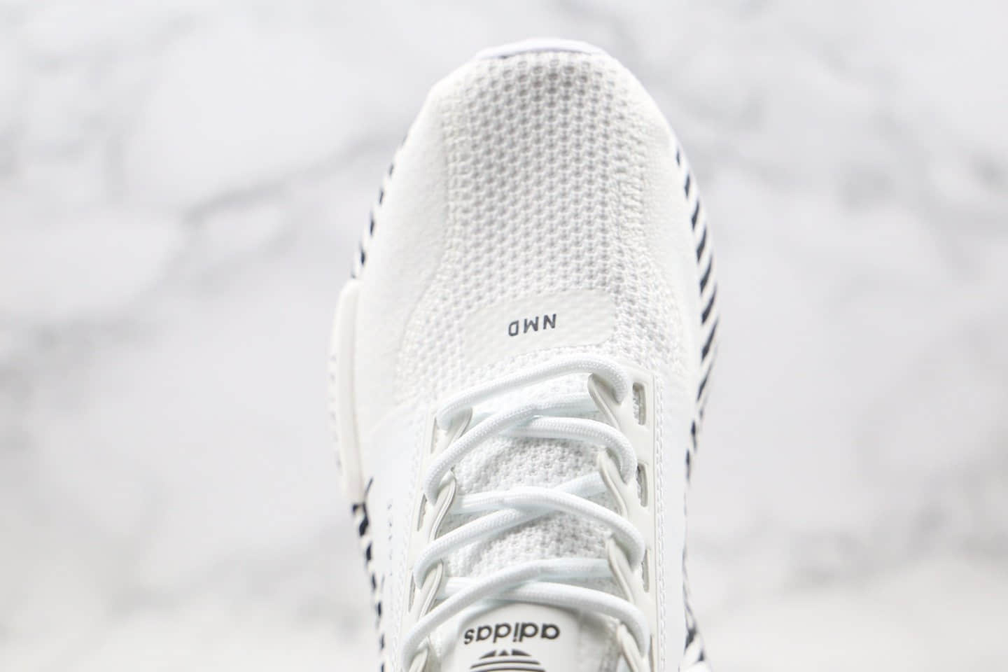 阿迪达斯adidas NMD R1 V2纯原版本爆米花跑鞋NMD二代日文条纹白黑色原厂巴斯夫缓震大底 货号:FY2105