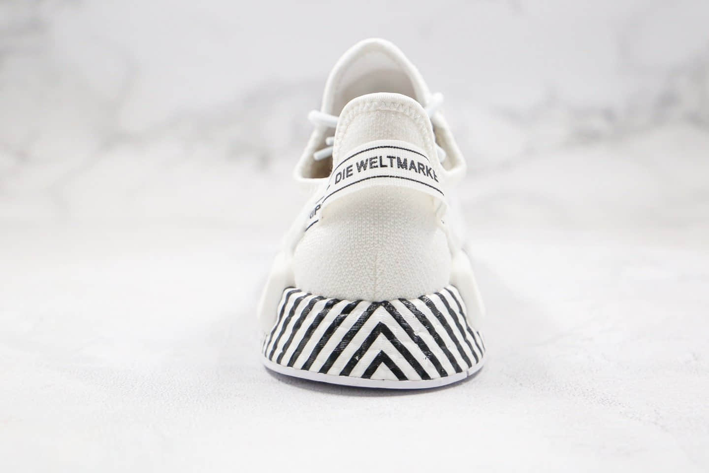 阿迪达斯adidas NMD R1 V2纯原版本爆米花跑鞋NMD二代日文条纹白黑色原厂巴斯夫缓震大底 货号:FY2105