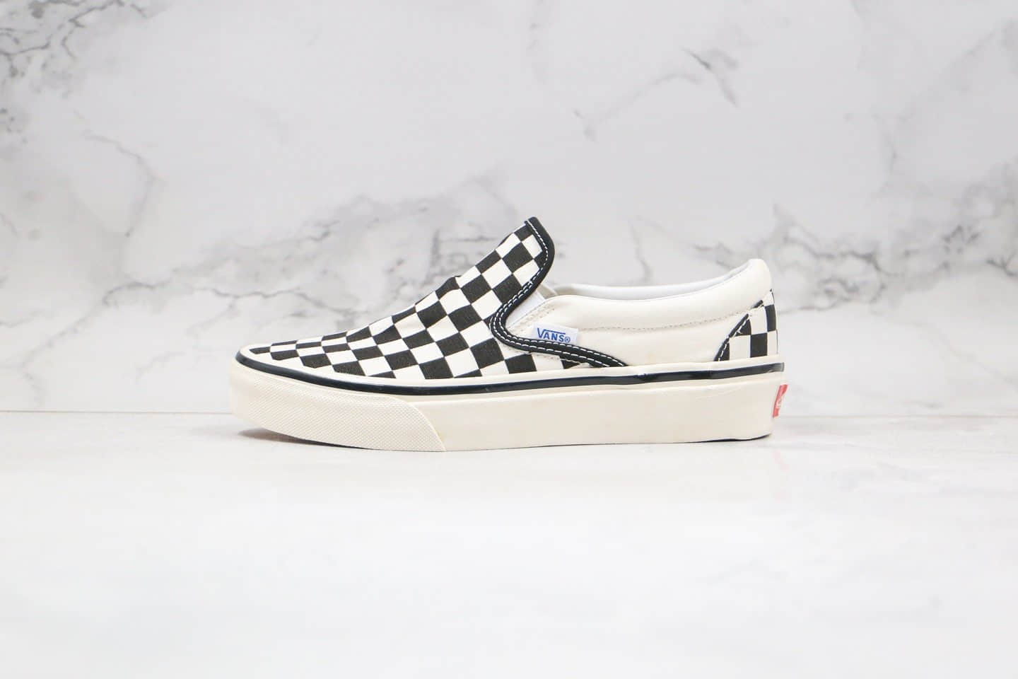 万斯Vans OG Classic Slip-on公司级版本安纳海姆一脚蹬黑白棋盘格原厂硫化工艺 货号:VN000UFF8L