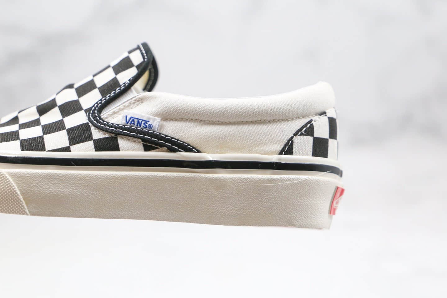 万斯Vans OG Classic Slip-on公司级版本安纳海姆一脚蹬黑白棋盘格原厂硫化工艺 货号:VN000UFF8L