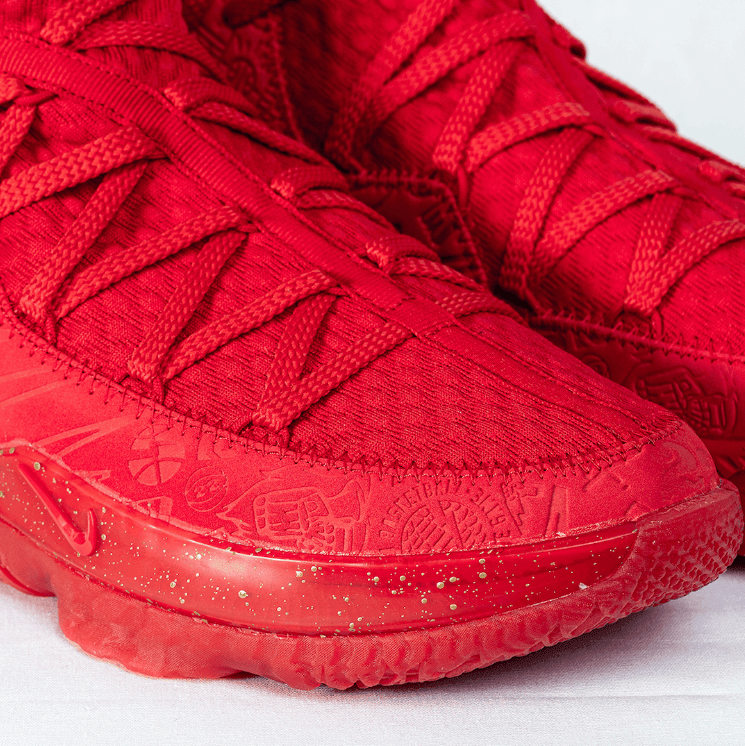 球场吸睛利器!Titan x Nike LeBron 17 Low下月登场! 货号:CD5008-600