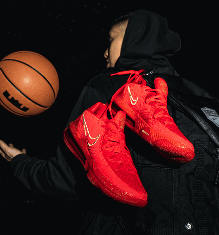 球场吸睛利器!Titan x Nike LeBron 17 Low下月登场! 货号:CD5008-600