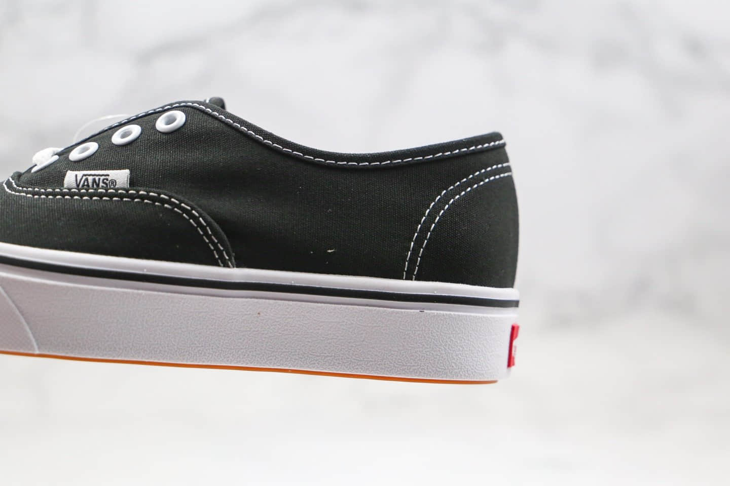 万斯VANS ComfyCush Authentic公司级版本安纳海姆轻量化黑白色硫化板鞋原盒原标 货号:VN0A3WMAVNE