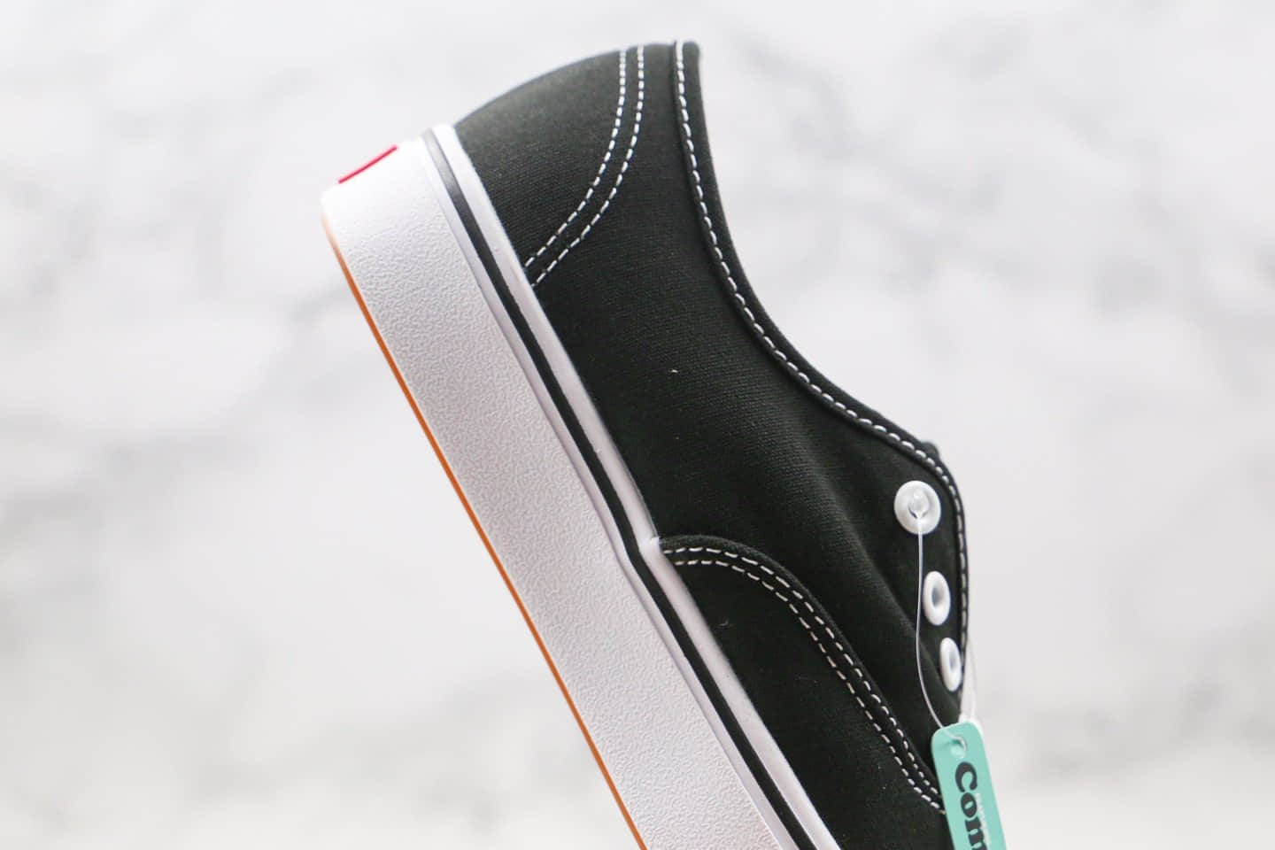 万斯VANS ComfyCush Authentic公司级版本安纳海姆轻量化黑白色硫化板鞋原盒原标 货号:VN0A3WMAVNE