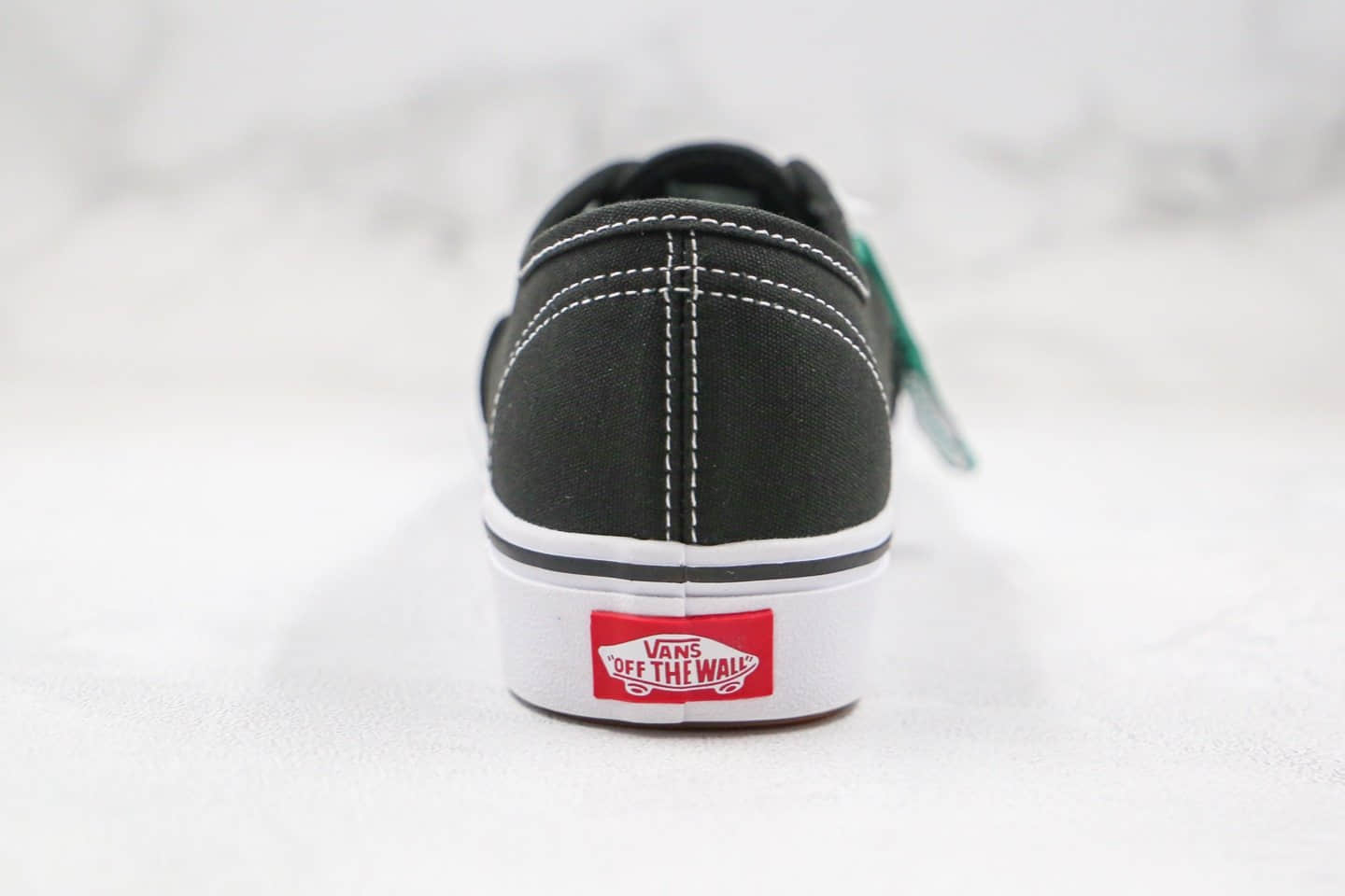 万斯VANS ComfyCush Authentic公司级版本安纳海姆轻量化黑白色硫化板鞋原盒原标 货号:VN0A3WMAVNE