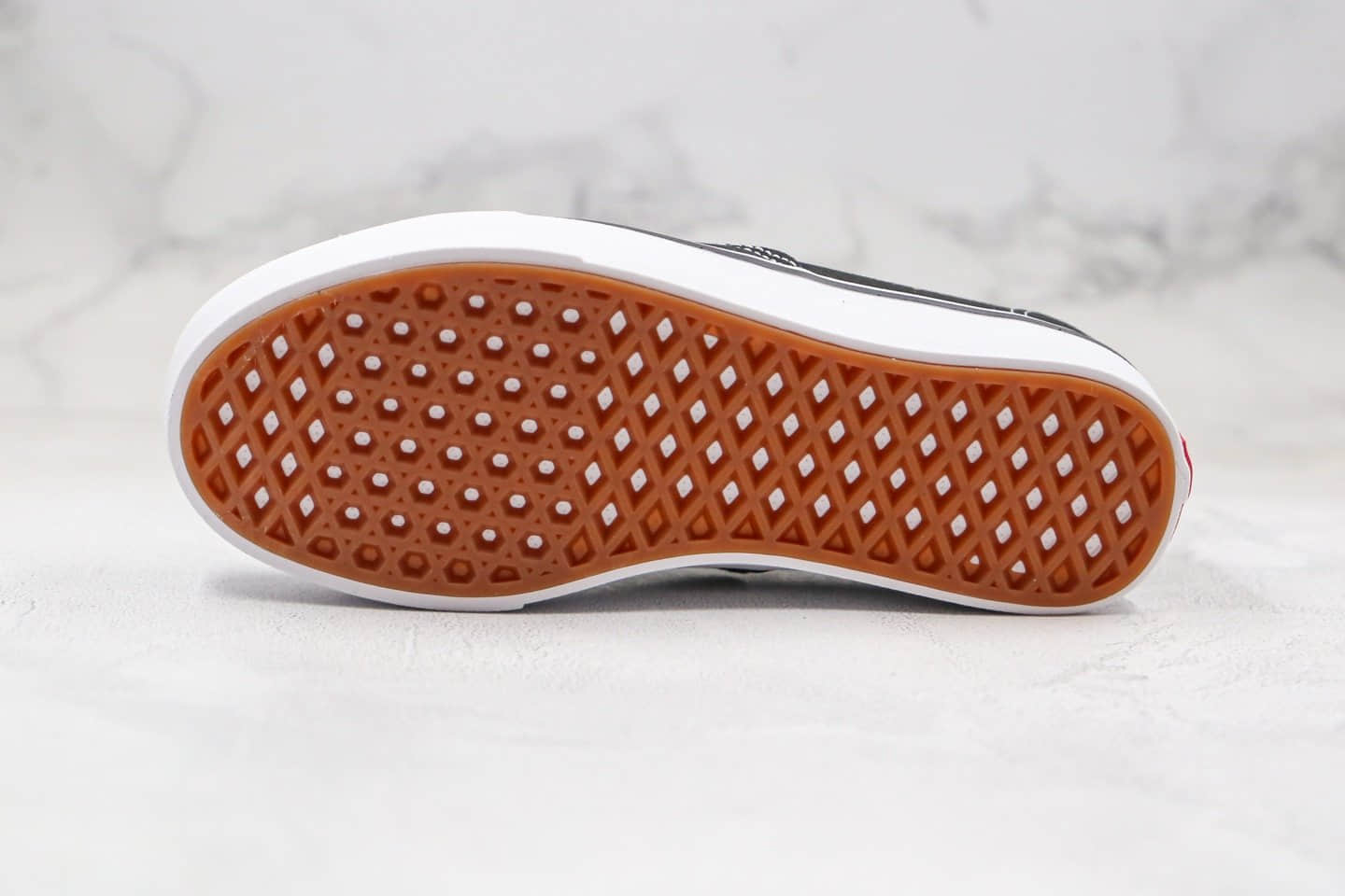 万斯VANS ComfyCush Authentic公司级版本安纳海姆轻量化黑白色硫化板鞋原盒原标 货号:VN0A3WMAVNE