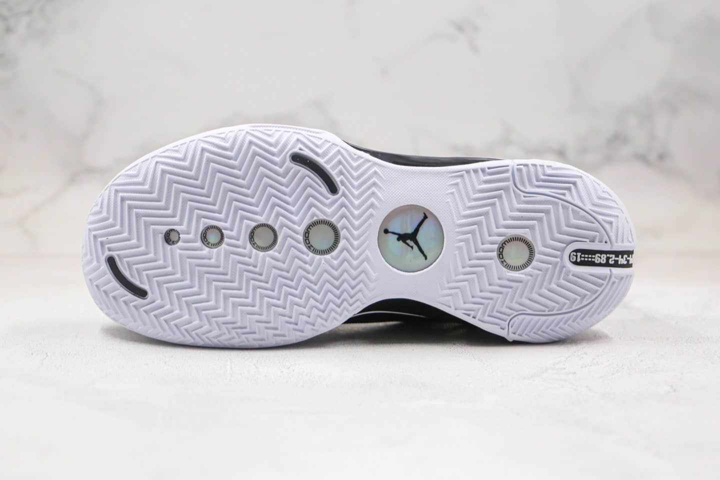 乔丹AIR JORDAN XXXIV PF纯原版本黑白色AJ34实战篮球鞋内置气垫支持实战 货号:BQ3381-001