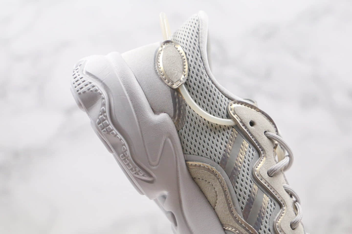 阿迪达斯Adidas Ozweego纯原版本三叶草复古休闲运动鞋水管老爹鞋幻彩灰色原楦头纸板打造 货号:FV9656