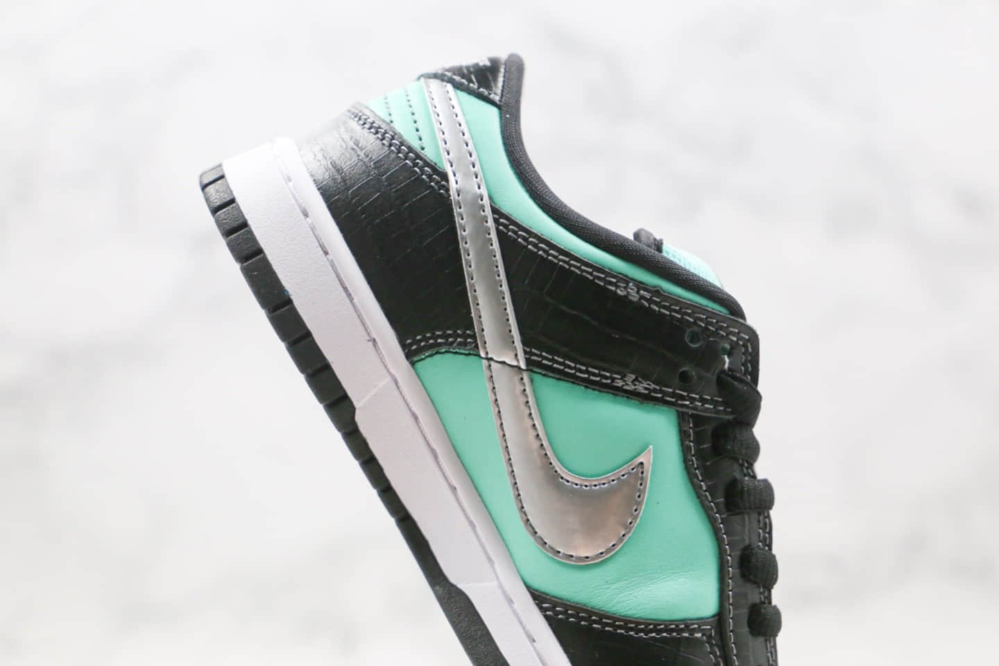耐克Nike SB Dunk Low Pro Tiffany x Diamond Supply Co美国西海岸潮牌联名款纯原版本低帮SB DUNK板鞋黑钻石绿色内置Zoom气垫 货号:304292-402