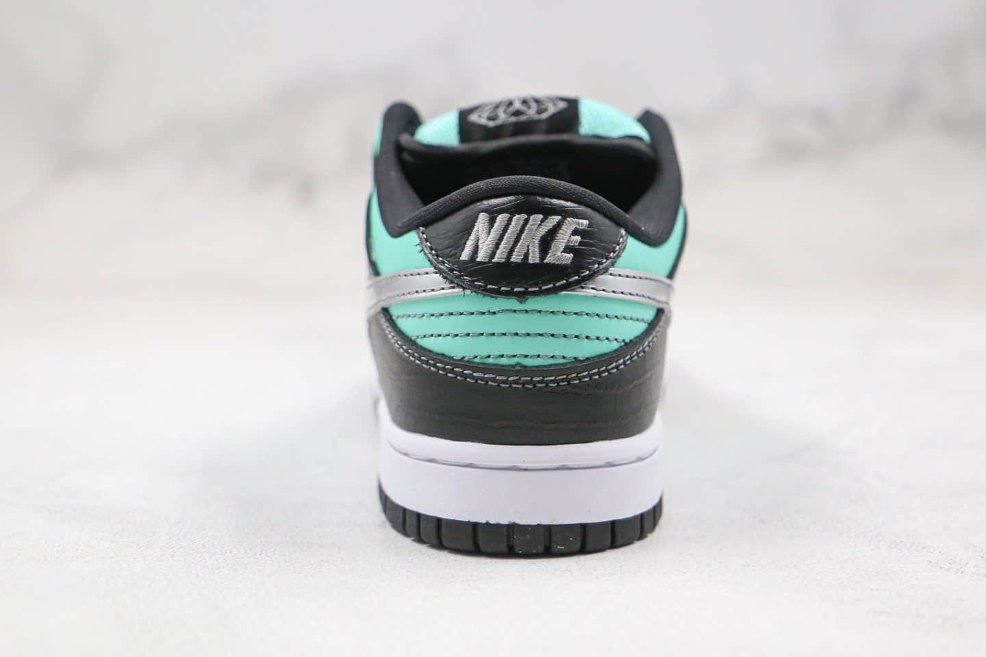 耐克Nike SB Dunk Low Pro Tiffany x Diamond Supply Co美国西海岸潮牌联名款纯原版本低帮SB DUNK板鞋黑钻石绿色内置Zoom气垫 货号:304292-402