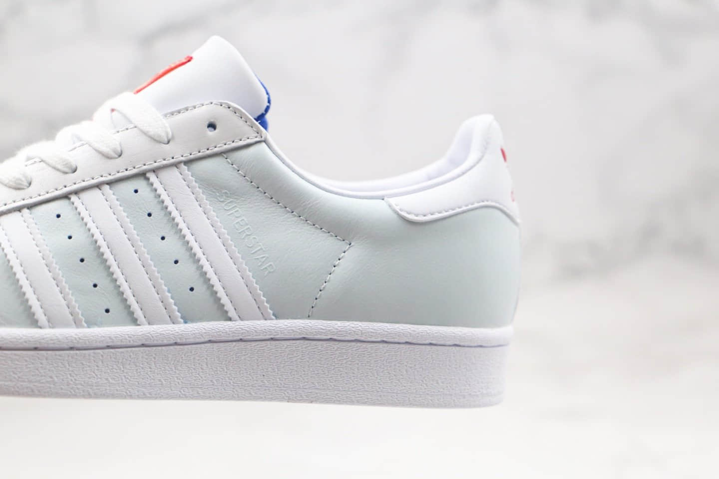 阿迪达斯Adidas Originals Superstar纯原版本50周年限定款三叶草贝壳头浅蓝色板鞋原盒原标 货号:FY5252