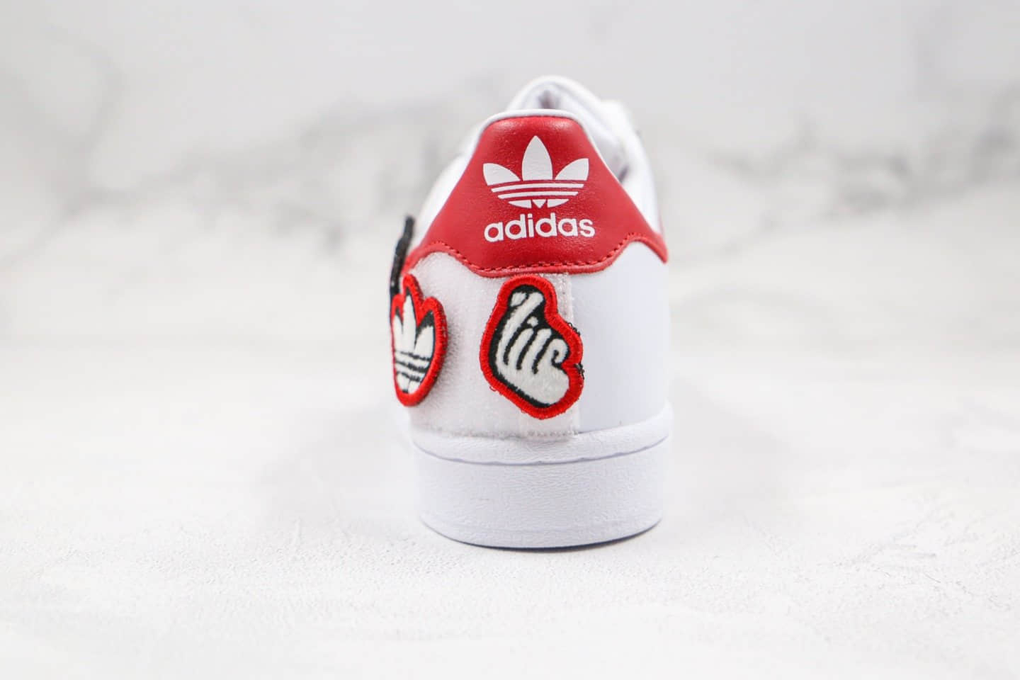 阿迪达斯Adidas Originals Superstar纯原版本三叶草贝壳头板鞋七夕情人节限定白红色爱心魔术贴原盒原标 货号:FY3117