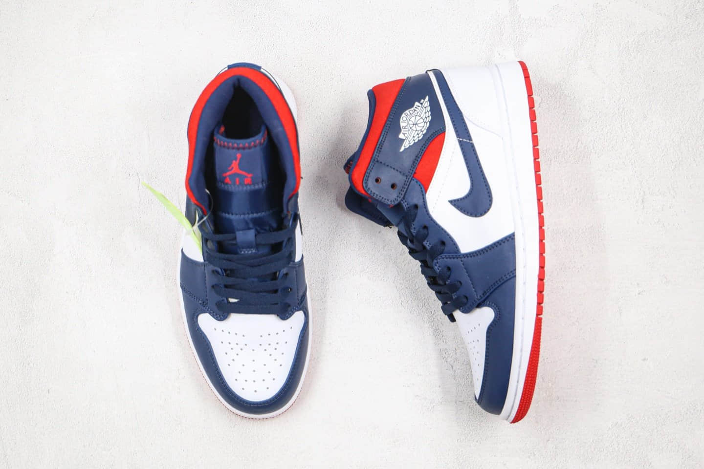 乔丹Air Jordan 1 Mid纯原版本中帮aj1美国蓝红白色原楦头纸板打造正确后跟定型 货号:852542-104