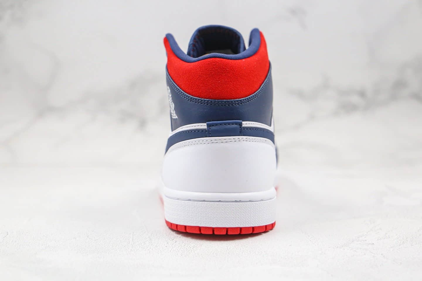 乔丹Air Jordan 1 Mid纯原版本中帮aj1美国蓝红白色原楦头纸板打造正确后跟定型 货号:852542-104