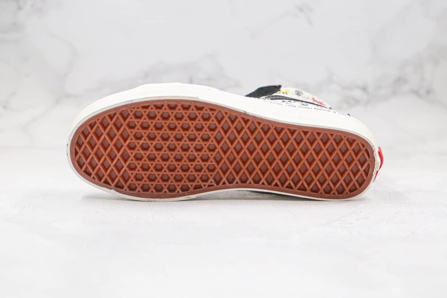 万斯Vans Vault Sk8-Hi Love公司级版本高帮情人节限定字母印花涂鸦骄傲月硫化板鞋原档案数据开发 货号:VN0A4CS5W43