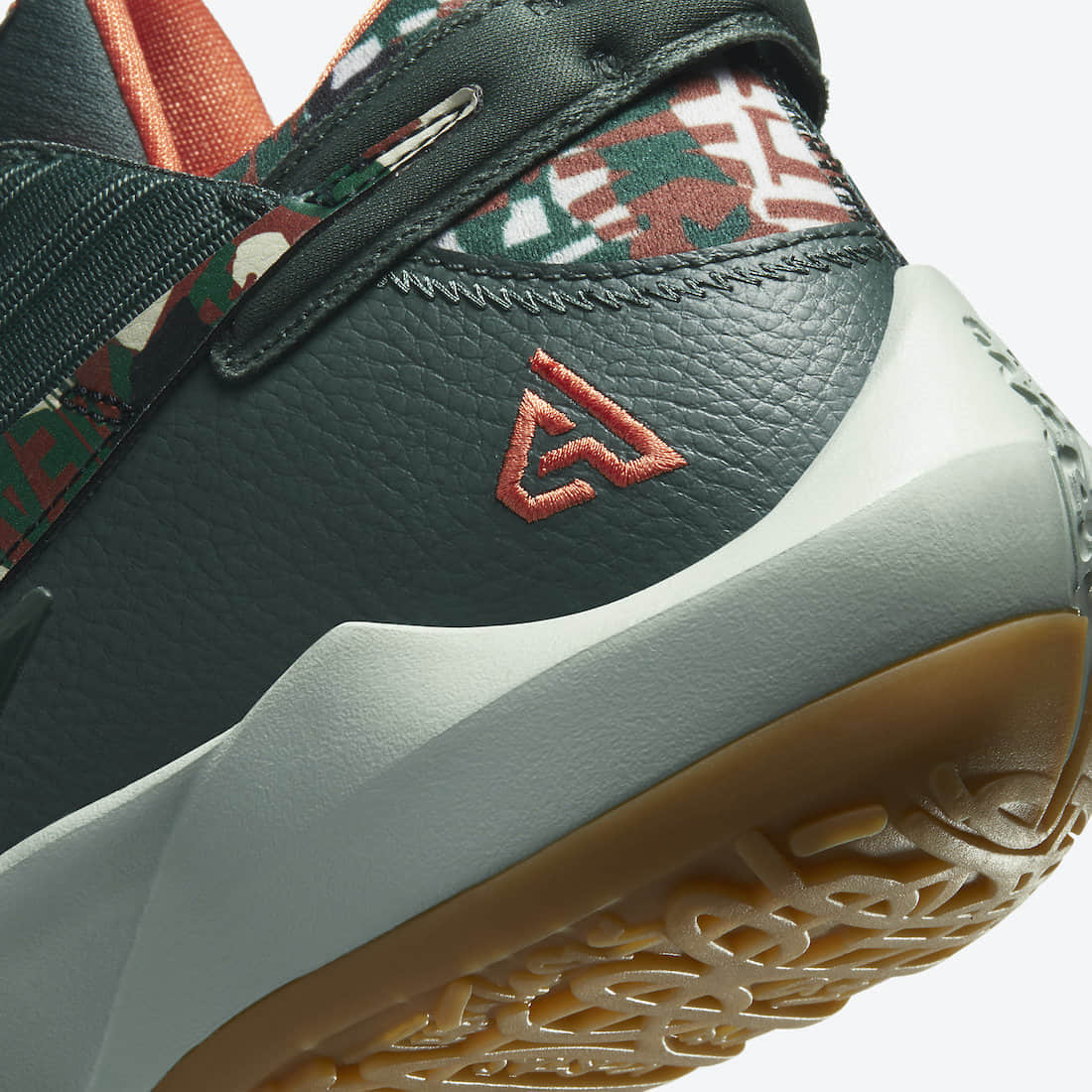 字母哥二代战靴新配色曝光!Nike Zoom Freak 2 “Bamo”现已发售! 货号:DC9854-300